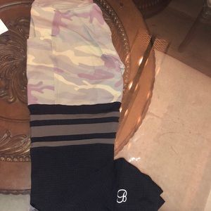 BOMBSHELL SPORTSWEAR CAMO faded ,worn, light pilling XS or S tags remove